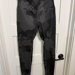 ALO Yoga Dark Camouflage Leggings